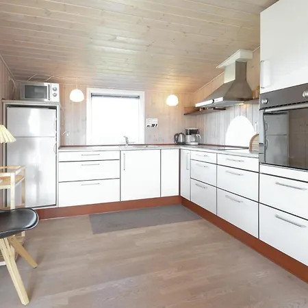 2 Bedroom Pet Friendly In *